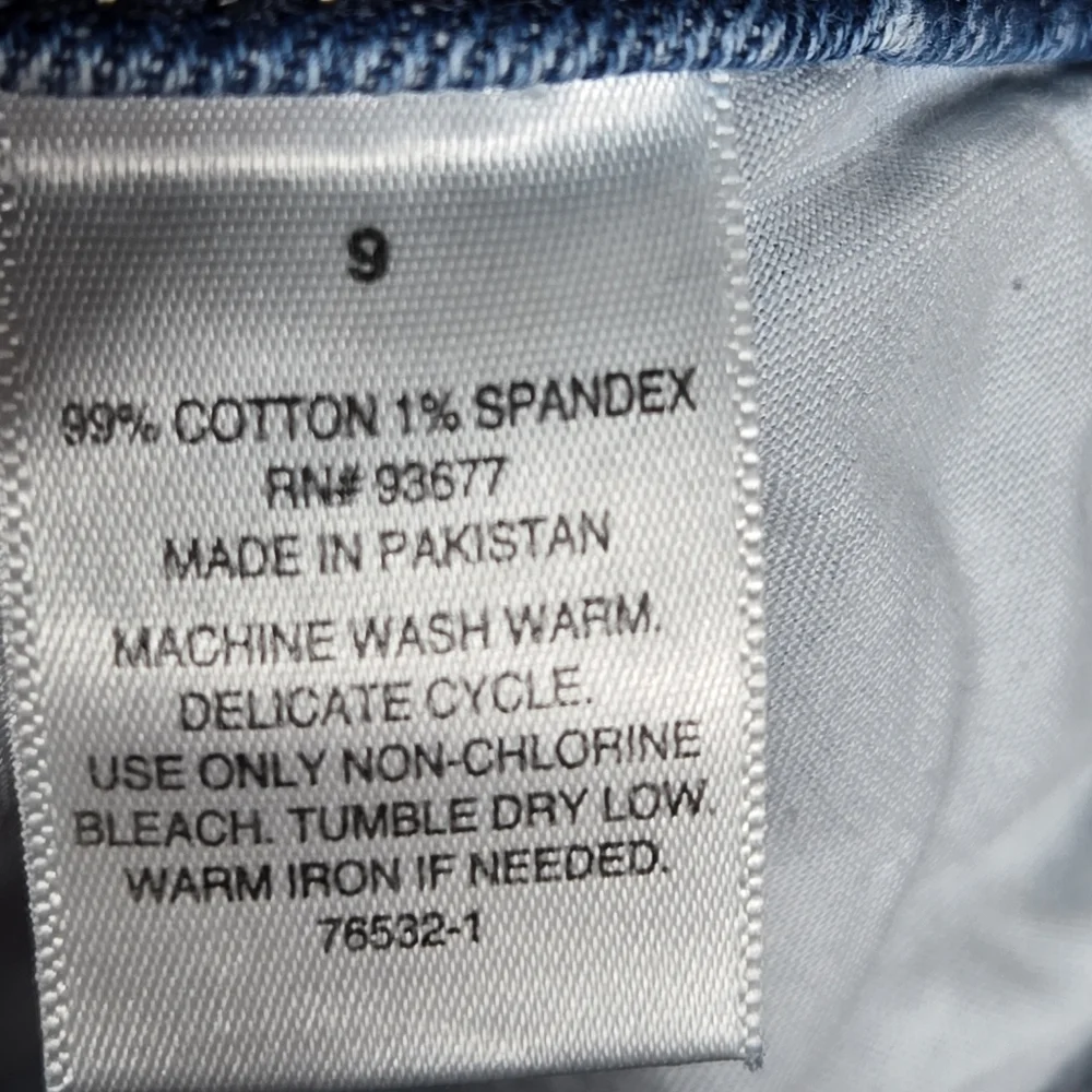 Arizona Jeans Co. High Rise Mom Jeans Blue Denim Juniors Size 9